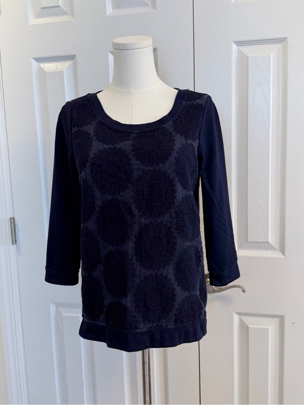 Lauren Conrad Navy Blue Floral Lace Front 3/4 Sleeve Top Size Small